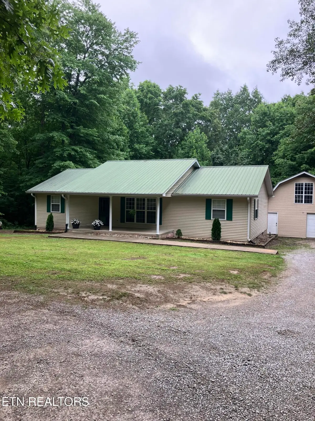 2712 Tinchtown Rd, Jamestown, TN 38556 - #1