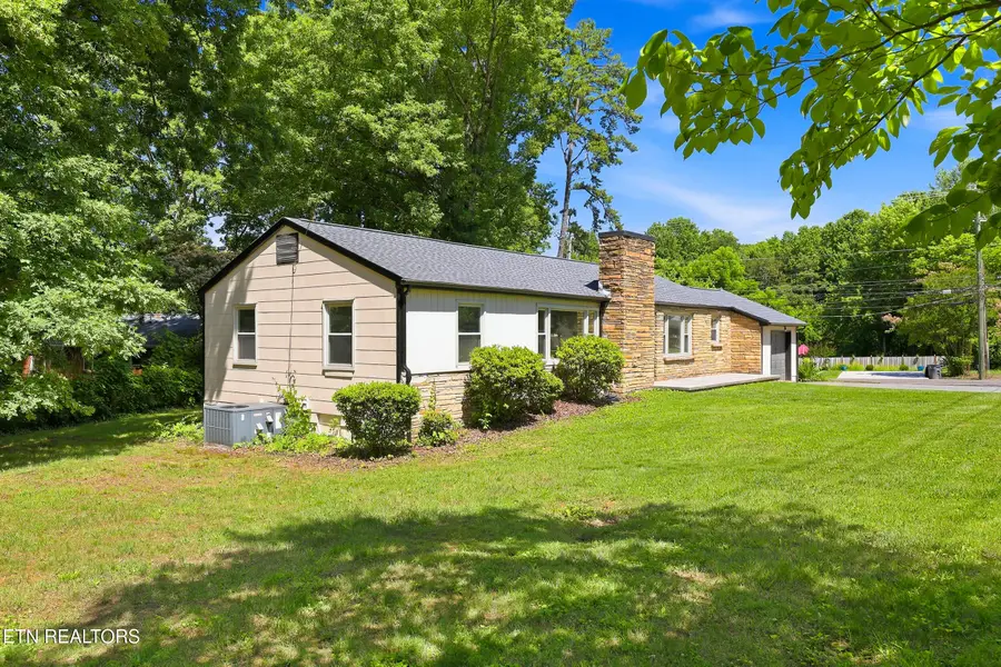 1621 Hollywood Rd, Knoxville, TN 37909 - #2