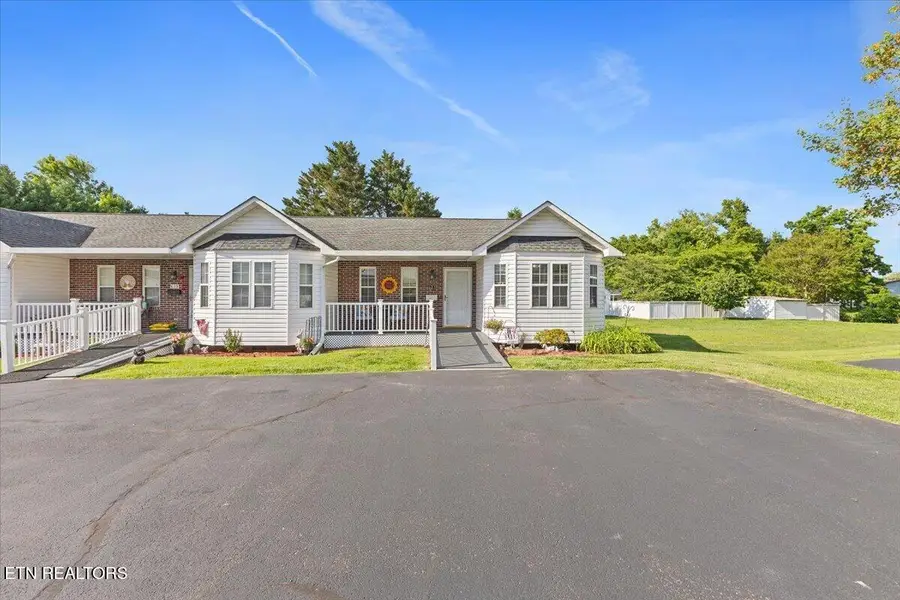621 Race St, Elizabethton, TN 37643 - #2