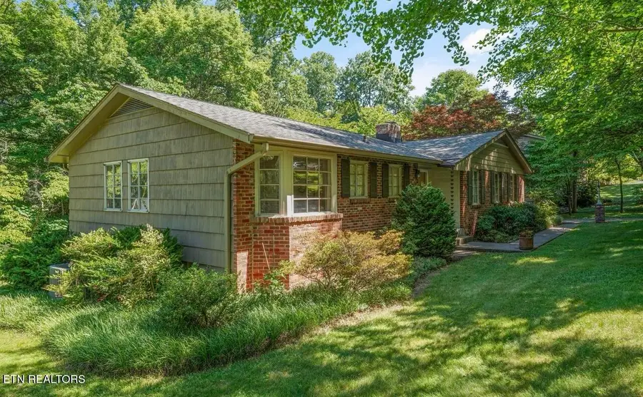 1121 Snowdon Drive, Knoxville, TN 37912 - #3