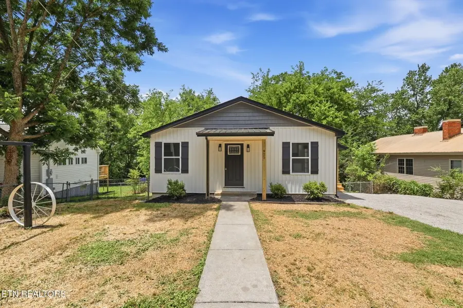 925 Cherokee St, Maryville, TN 37804 - #2