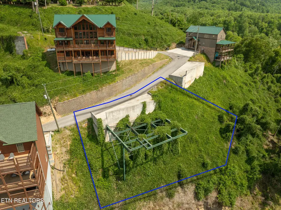744 Widows Knob Rd, Gatlinburg, TN 37738 - #2