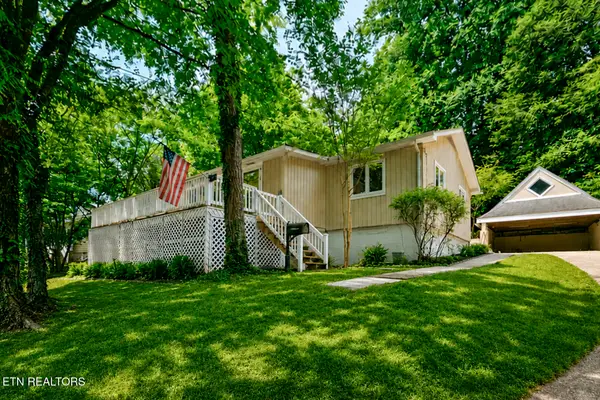 102 Oxford Rd, Oak Ridge, TN 37830