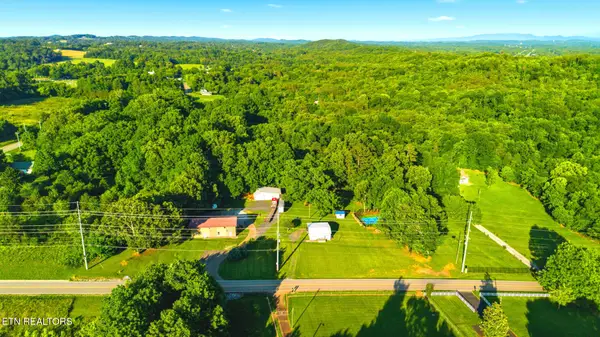814 Midway Rd, Strawberry Plains, TN 37871