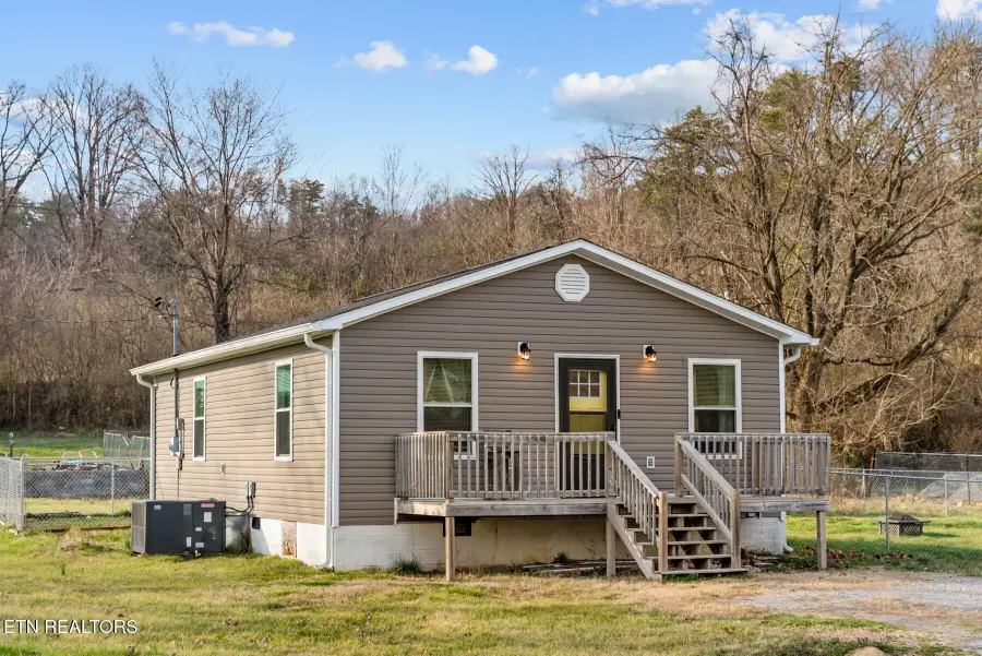 233 Hebbertsburg Rd, Crab Orchard, TN 37723 - #2