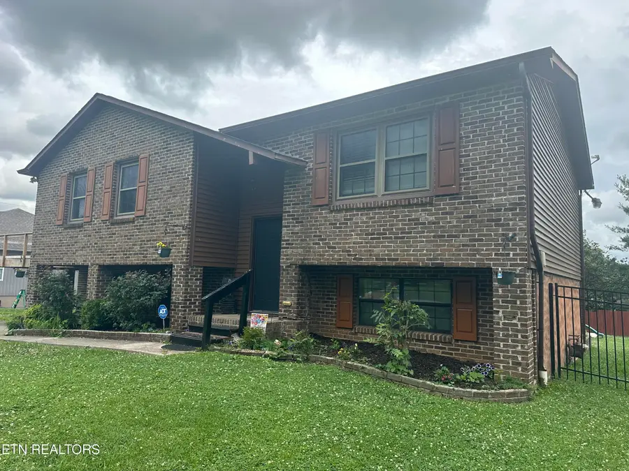 528 Merritt Rd, Maryville, TN 37804 - #2