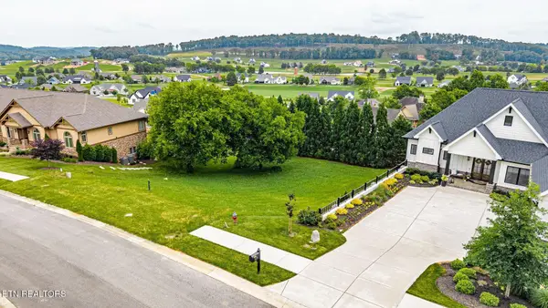 1587 Eagle Point Drive, Loudon, TN 37774