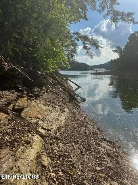 Kahiti Court, Mooresburg, TN 37811