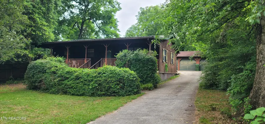 628 Front St, Maryville, TN 37804 - #2