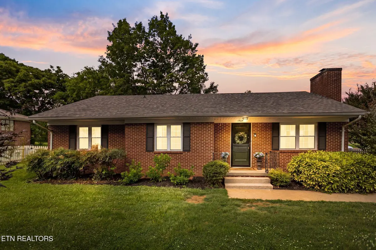 1305 S Court St, Maryville, TN 37803 - #1
