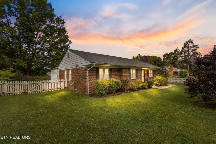 1305 S Court St, Maryville, TN 37803 - #3
