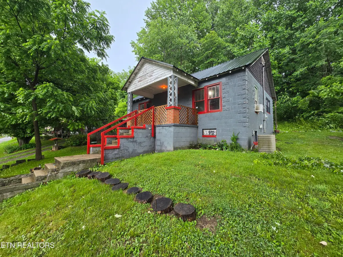 160 Old Fincastle Rd, Rose Hill, VA 24281 - #1