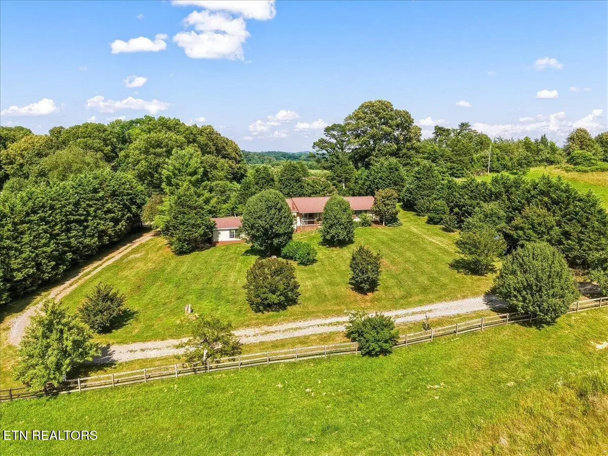 1689 Vaughn Rd, Lenoir City, TN 37772 - #1