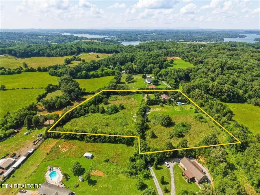1689 Vaughn Rd, Lenoir City, TN 37772 - #3