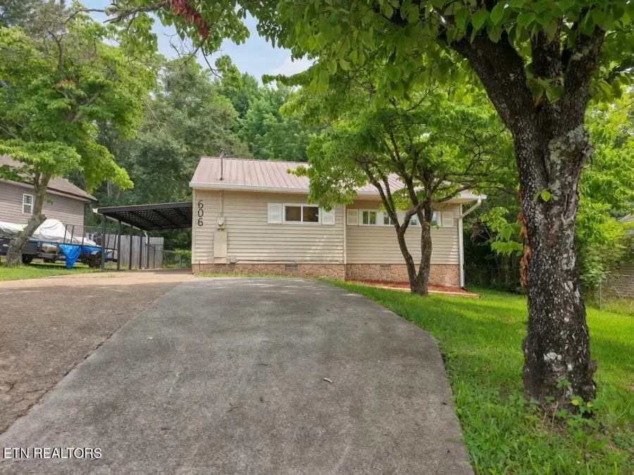 606 W Outer Drive, Oak Ridge, TN 37830 - #2