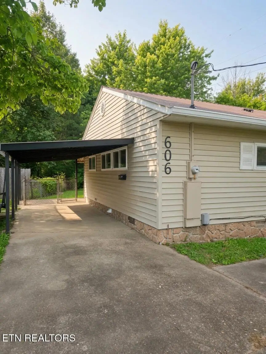 606 W Outer Drive, Oak Ridge, TN 37830 - #3