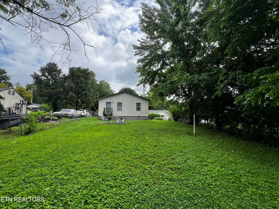 3321 Thomas St, Knoxville, TN 37921 - #3