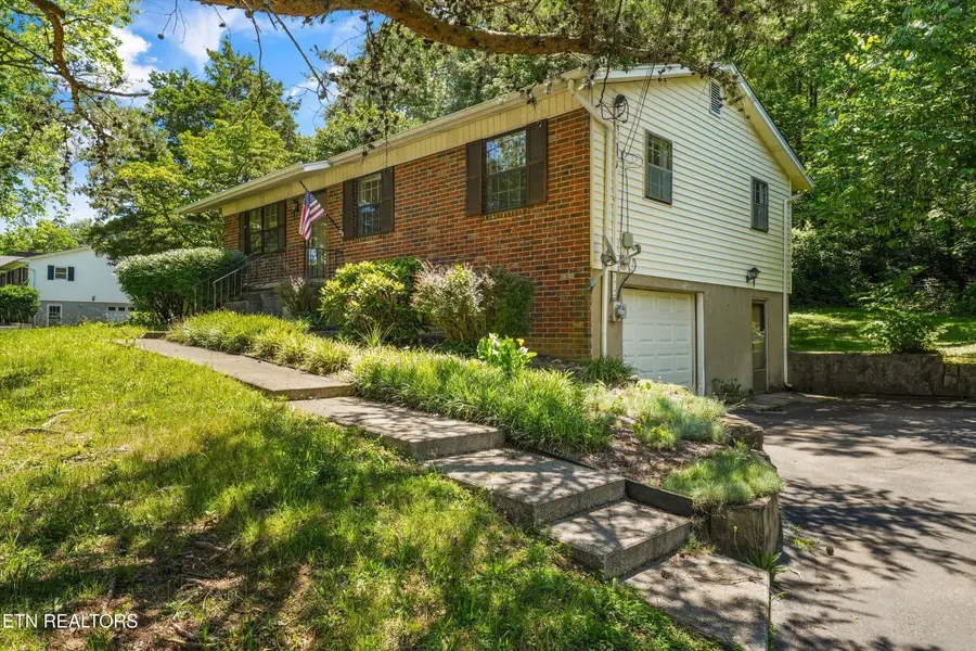 4304 Woodvale Drive, Knoxville, TN 37918 - #3