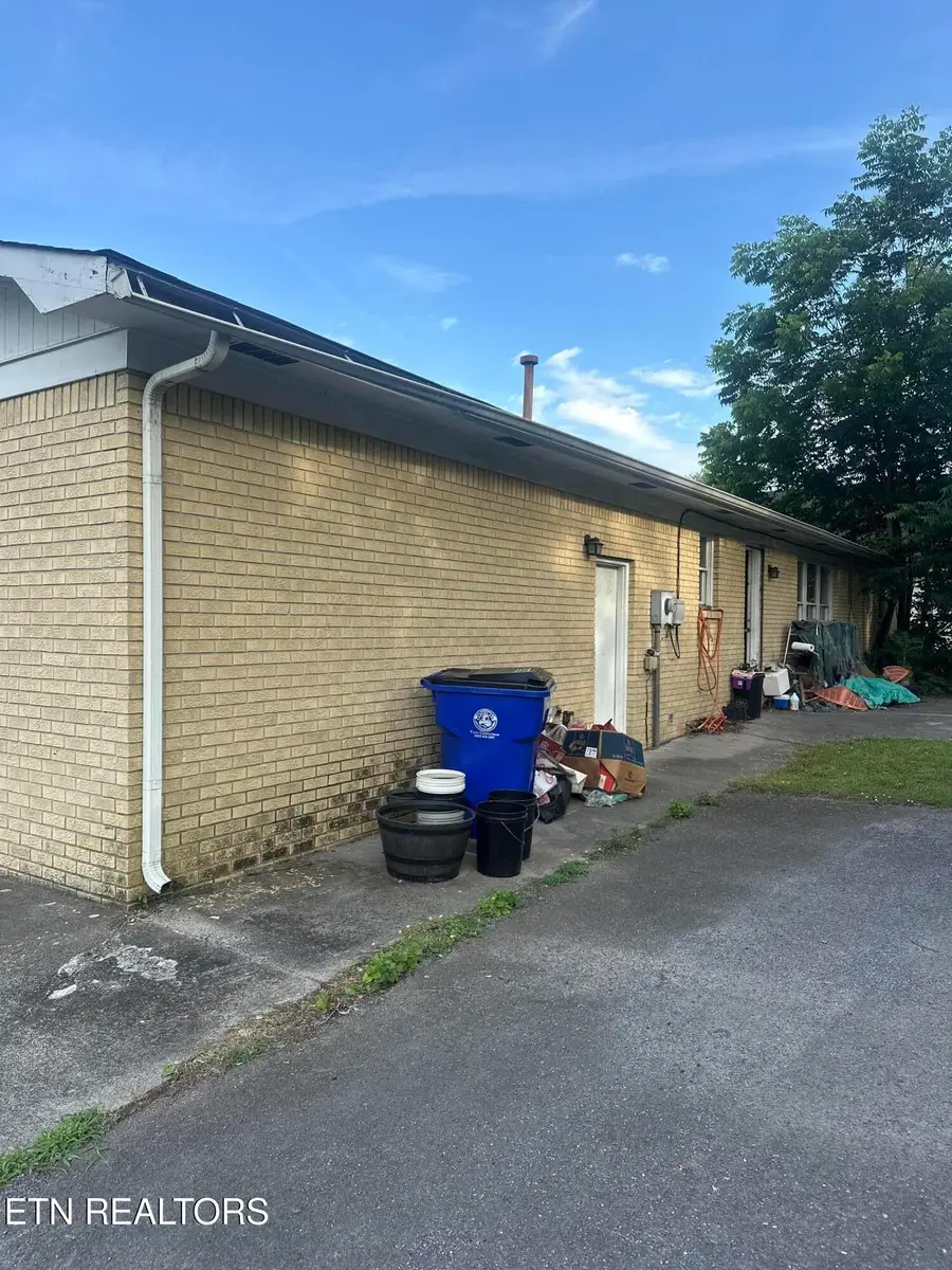 301 NW Grove Ave, Cleveland, TN 37311 - #2
