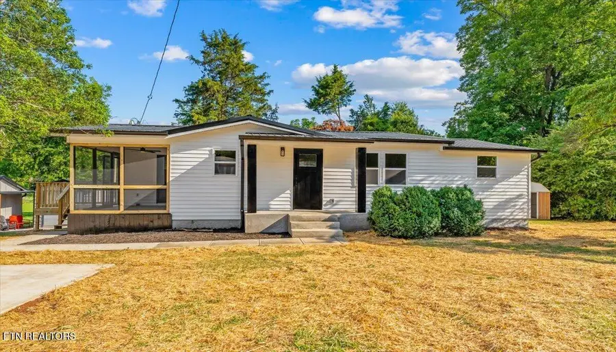1805 Chestnut St, Sweetwater, TN 37874 - #2