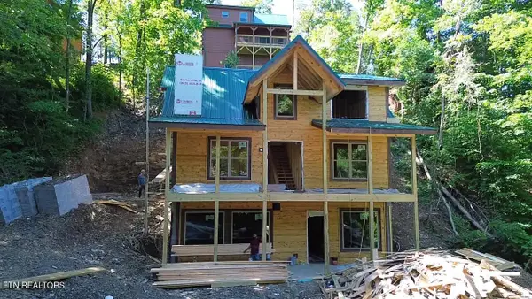 3210 Pine Way, Pigeon Forge, TN 37863