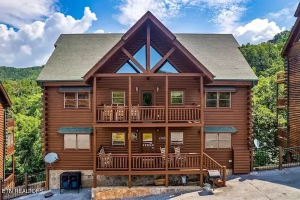 1056 Black Bear Cub Way, Sevierville, TN 37862