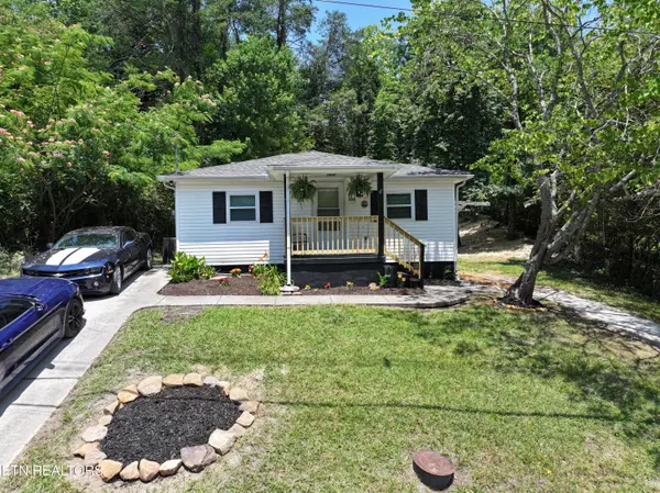 523 W Broad St, Clinton, TN 37716