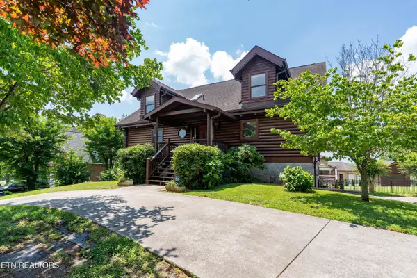 1163 Country Club Rd, Dandridge, TN 37725