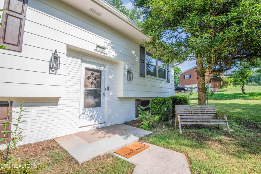 1255 Pinecrest Circle, Lenoir City, TN 37772 - #2