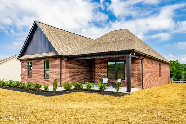 2038 Griffitts Mill Circle, Maryville, TN 37803
