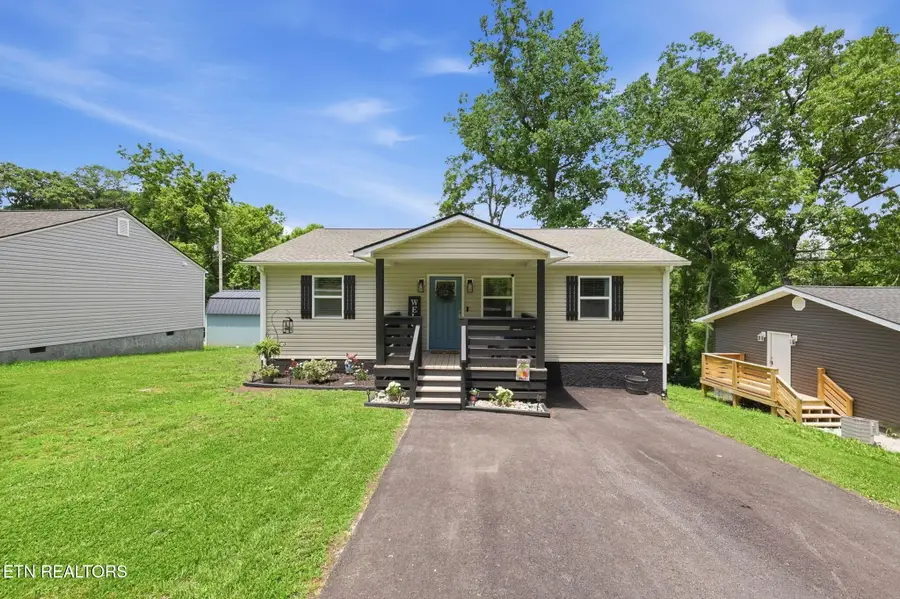 412 W Hemlock St, Lafollette, TN 37766 - #2