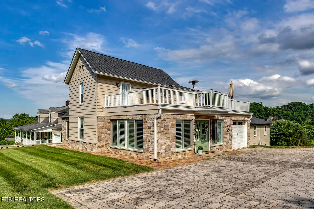 822 Cumberland St, Harriman, TN 37748 - #1