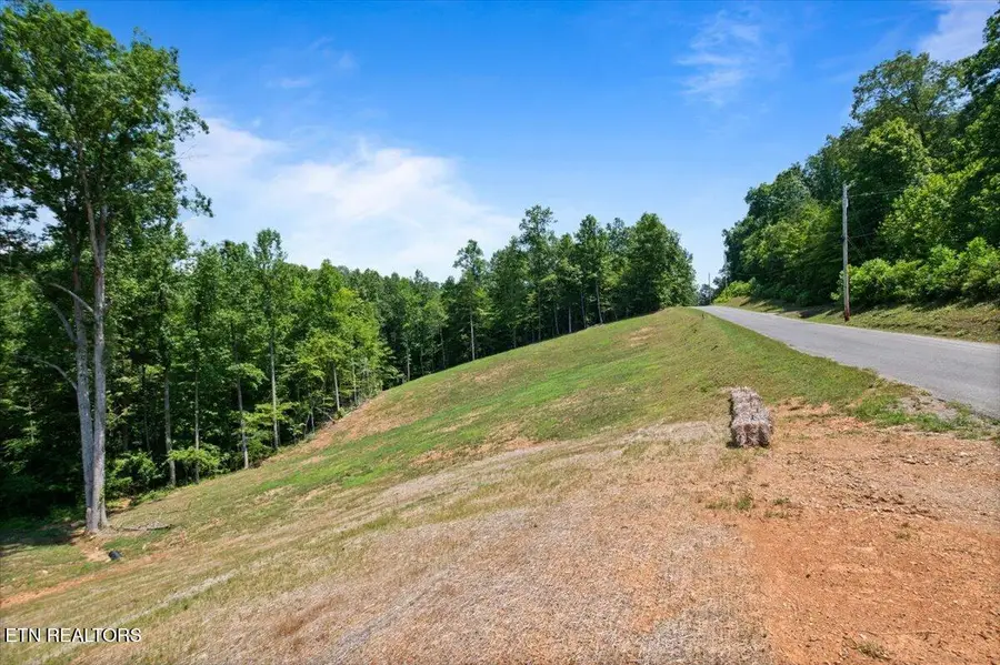 2321 Cove Pointe Rd, Lafollette, TN 37766 - #2