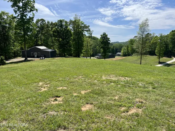 2916 Samples Rd, Louisville, TN 37777
