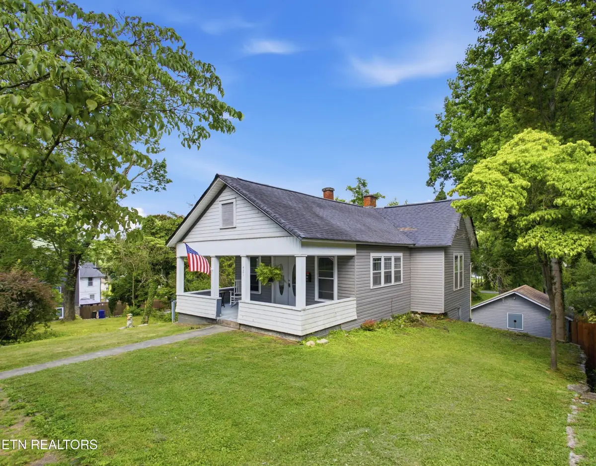 421 Cumberland St, Harriman, TN 37748 - #1
