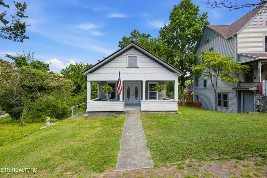 421 Cumberland St, Harriman, TN 37748 - #3