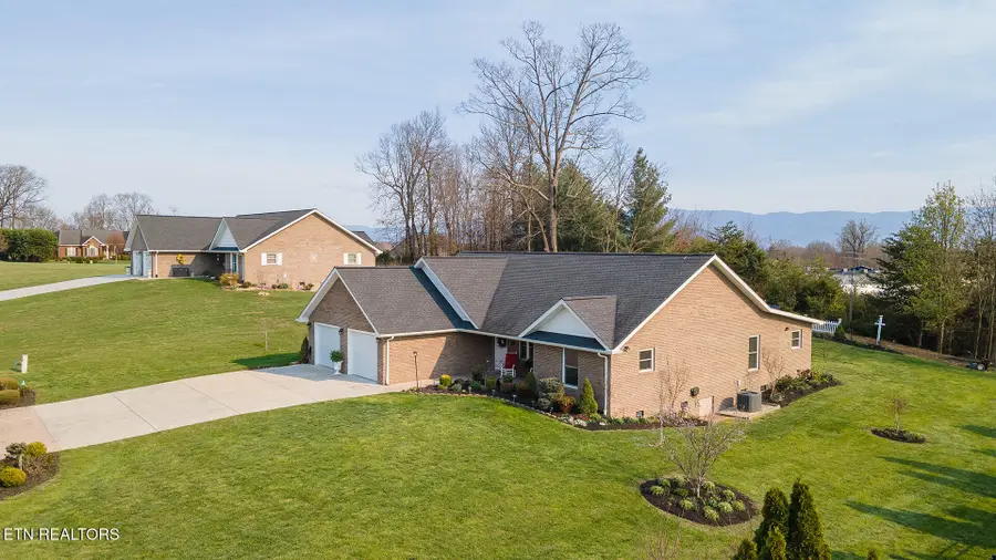 410 Garden Meadow Rd, Greeneville, TN 37745 - #3