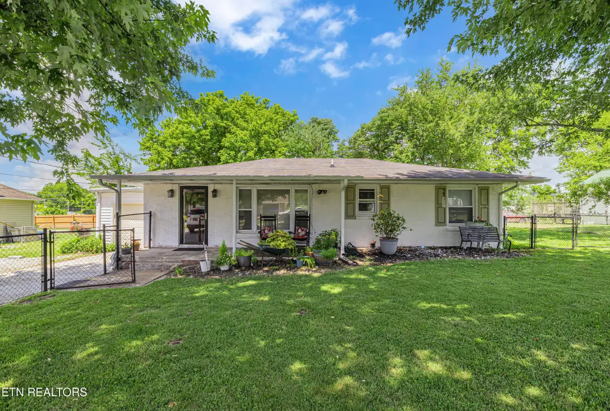 222 S Oakwood Ave, Clinton, TN 37716 - #1