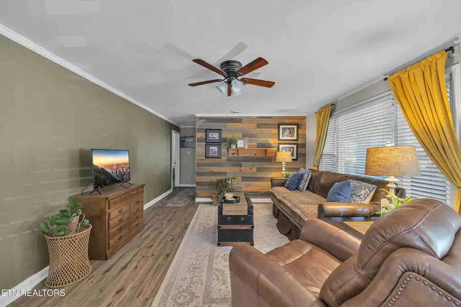 222 S Oakwood Ave, Clinton, TN 37716 - #3