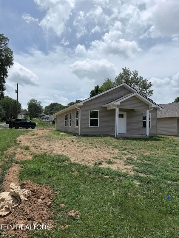 2532 E Clark Ave, Maryville, TN 37804