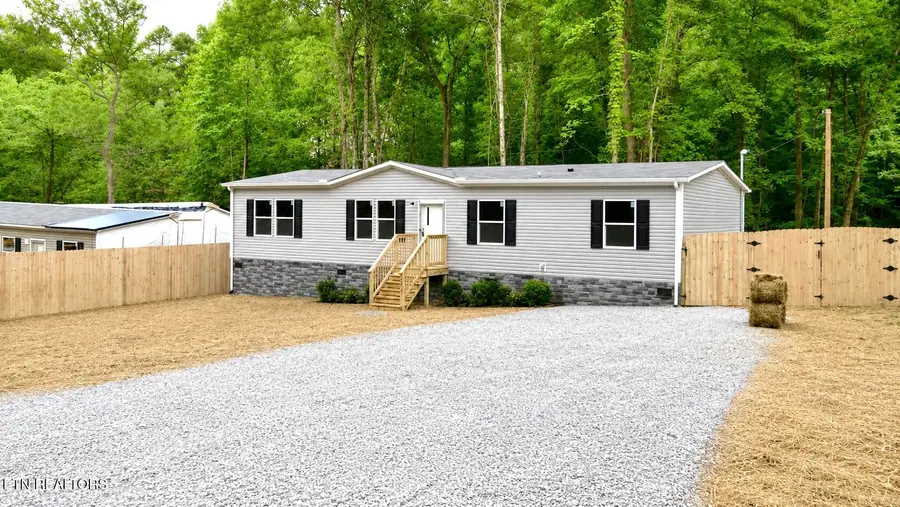 687 Hen Valley Rd, Oliver Springs, TN 37840 - #2