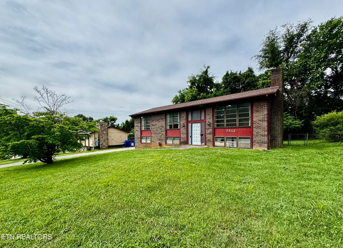 7512 S Whispering Oak Circle, Powell, TN 37849 - #1