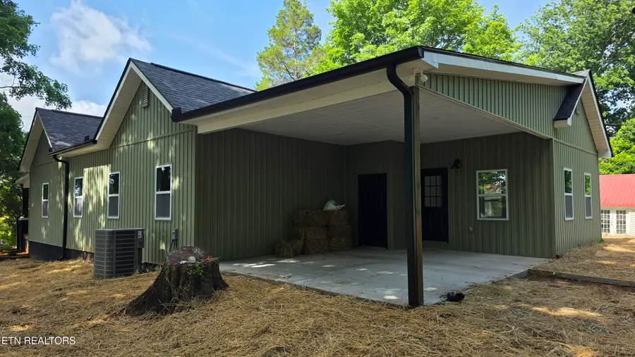 1006 Monroe St, Sweetwater, TN 37874 - #2
