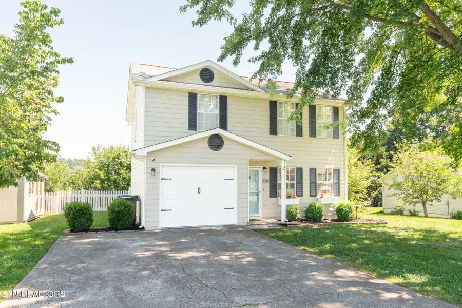 2320 Crestpark Rd, Knoxville, TN 37912 - #2