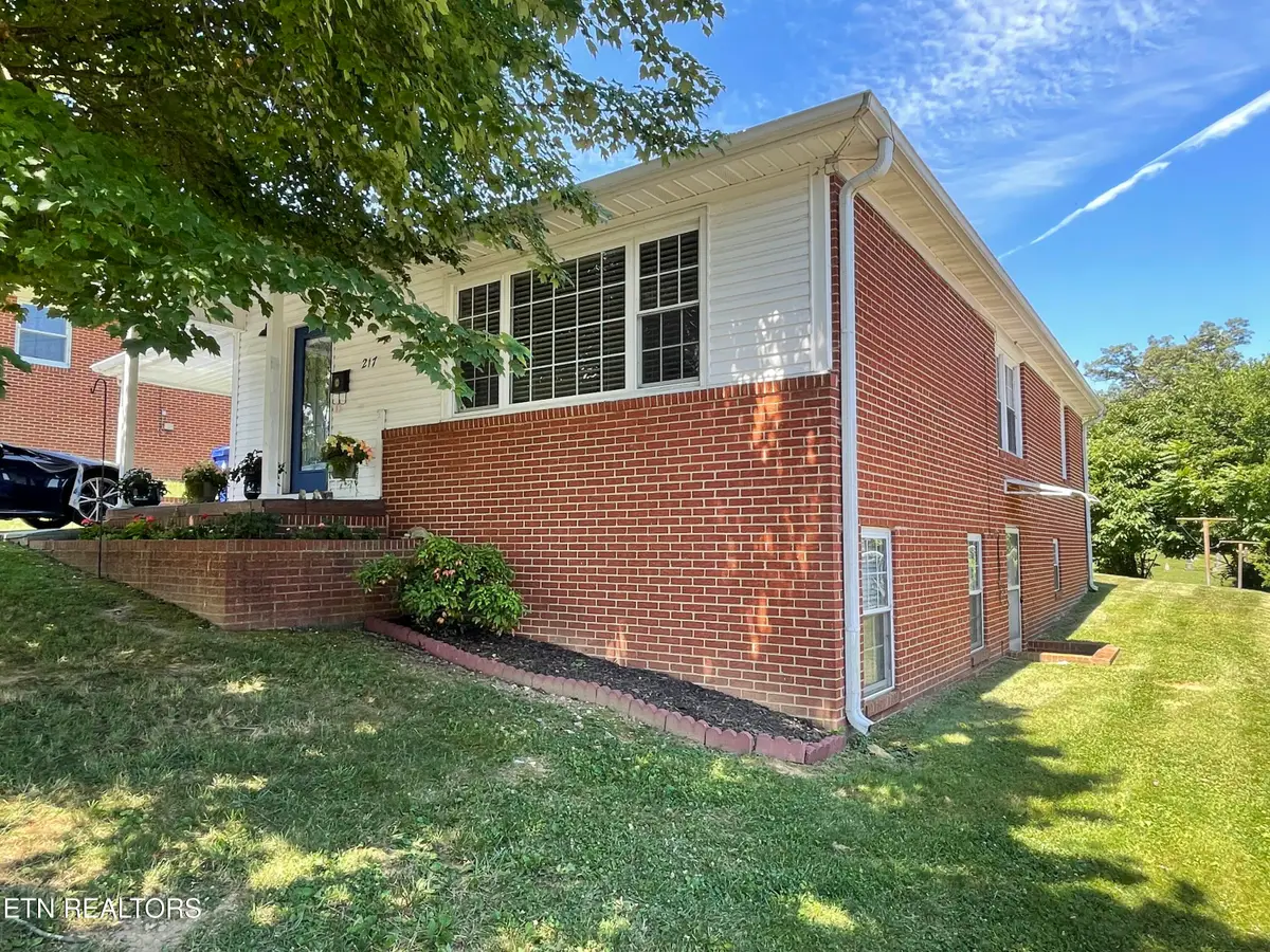 217 W Hicks St, Clinton, TN 37716 - #1