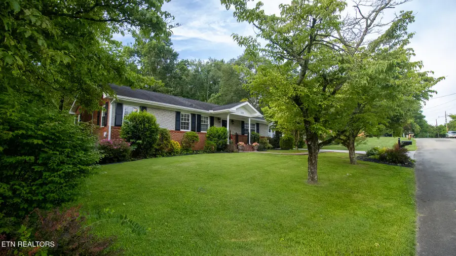 321 Creekmoor Drive, Jefferson City, TN 37760 - #2
