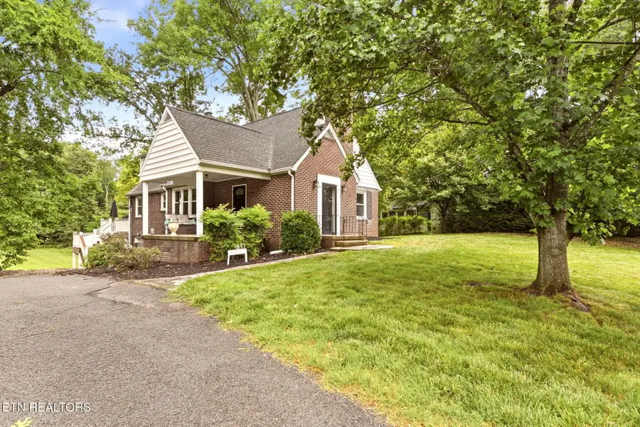 611 S Charles G Seivers Blvd, Clinton, TN 37716 - #2