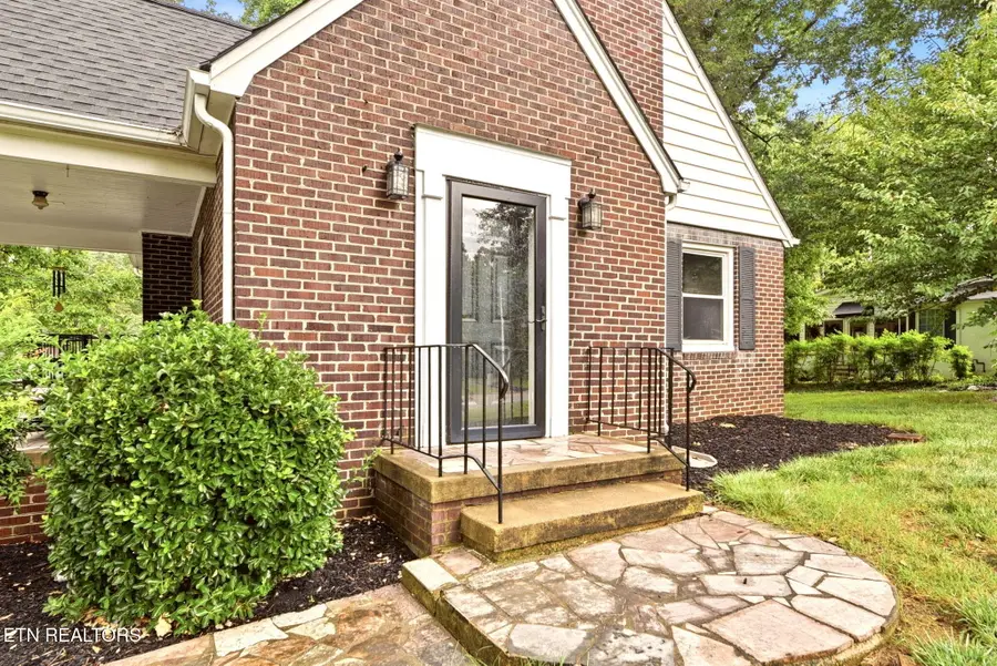 611 S Charles G Seivers Blvd, Clinton, TN 37716 - #3
