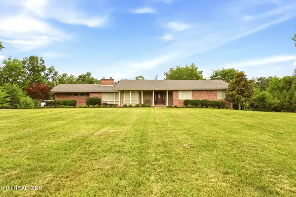 605 S Charles G Seivers Blvd, Clinton, TN 37716