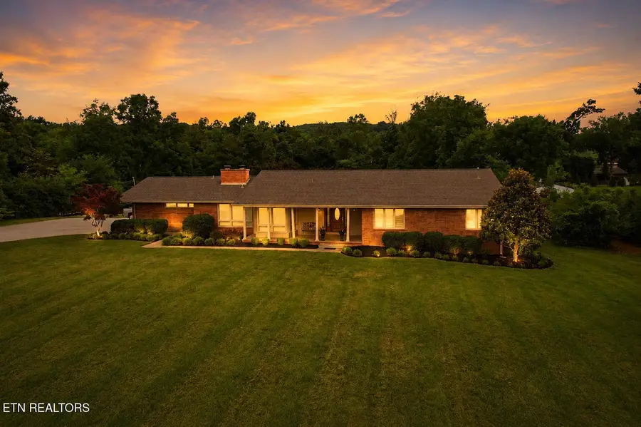 605 S Charles G Seivers Blvd, Clinton, TN 37716 - #2